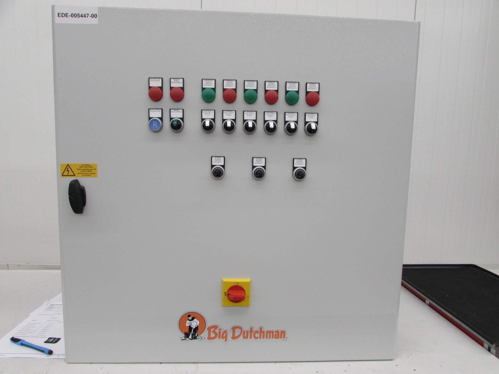 Control cabinet egg cross collection